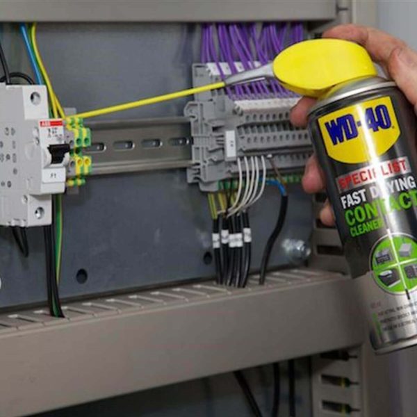 WD40 Contact Cleaner Use 4