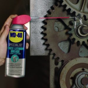 WD40 White Lithium Grease Use 1