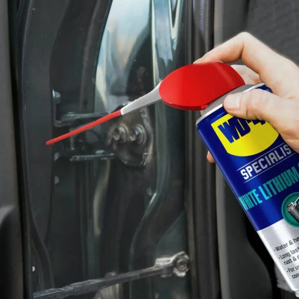 WD40 White Lithium Grease Use 3