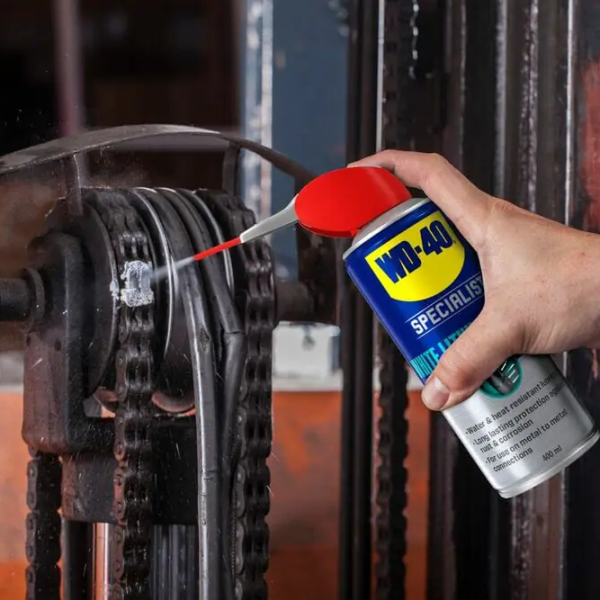 WD40 White Lithium Grease Use 5